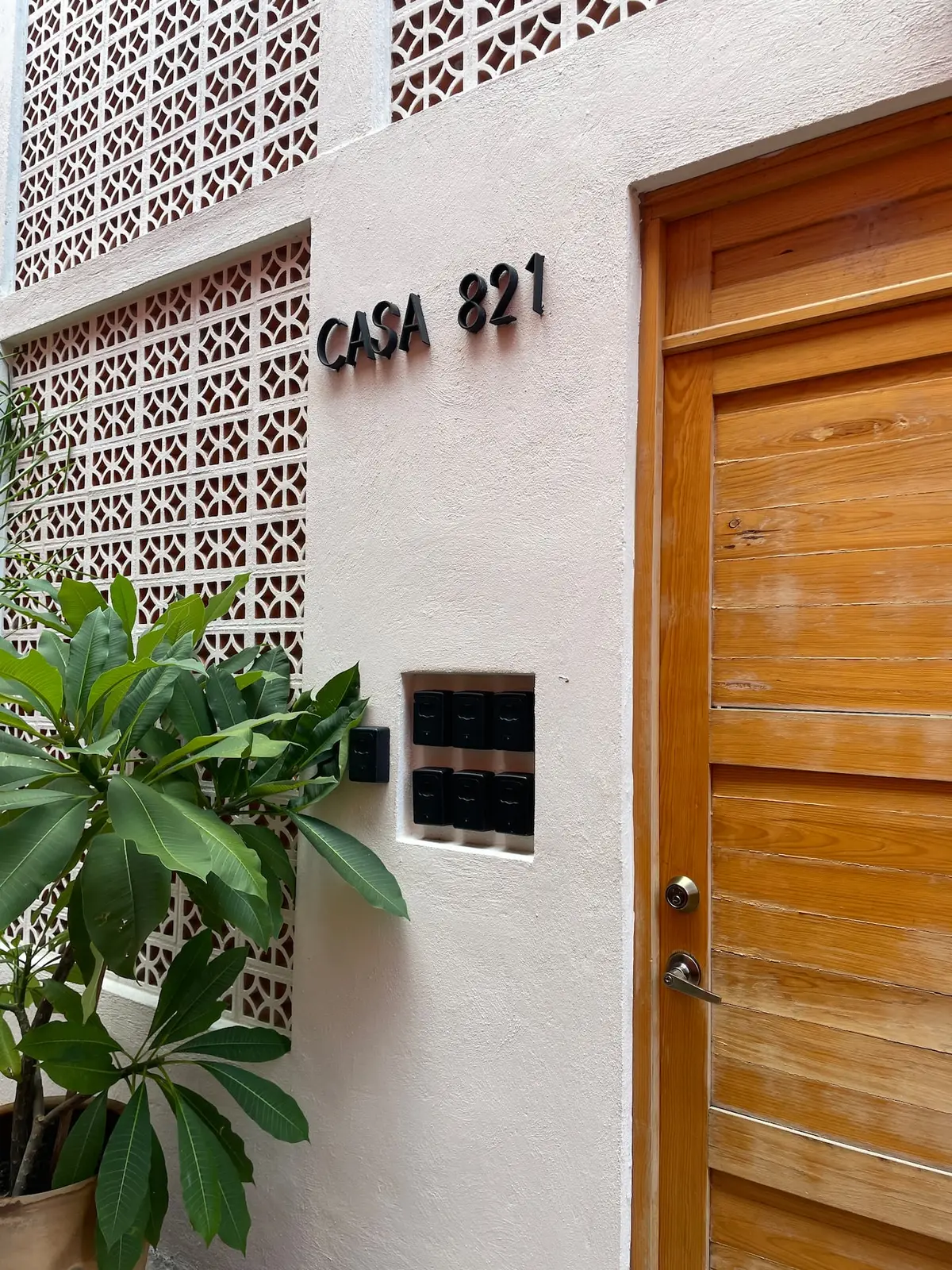 Fachada, Bustamante 821